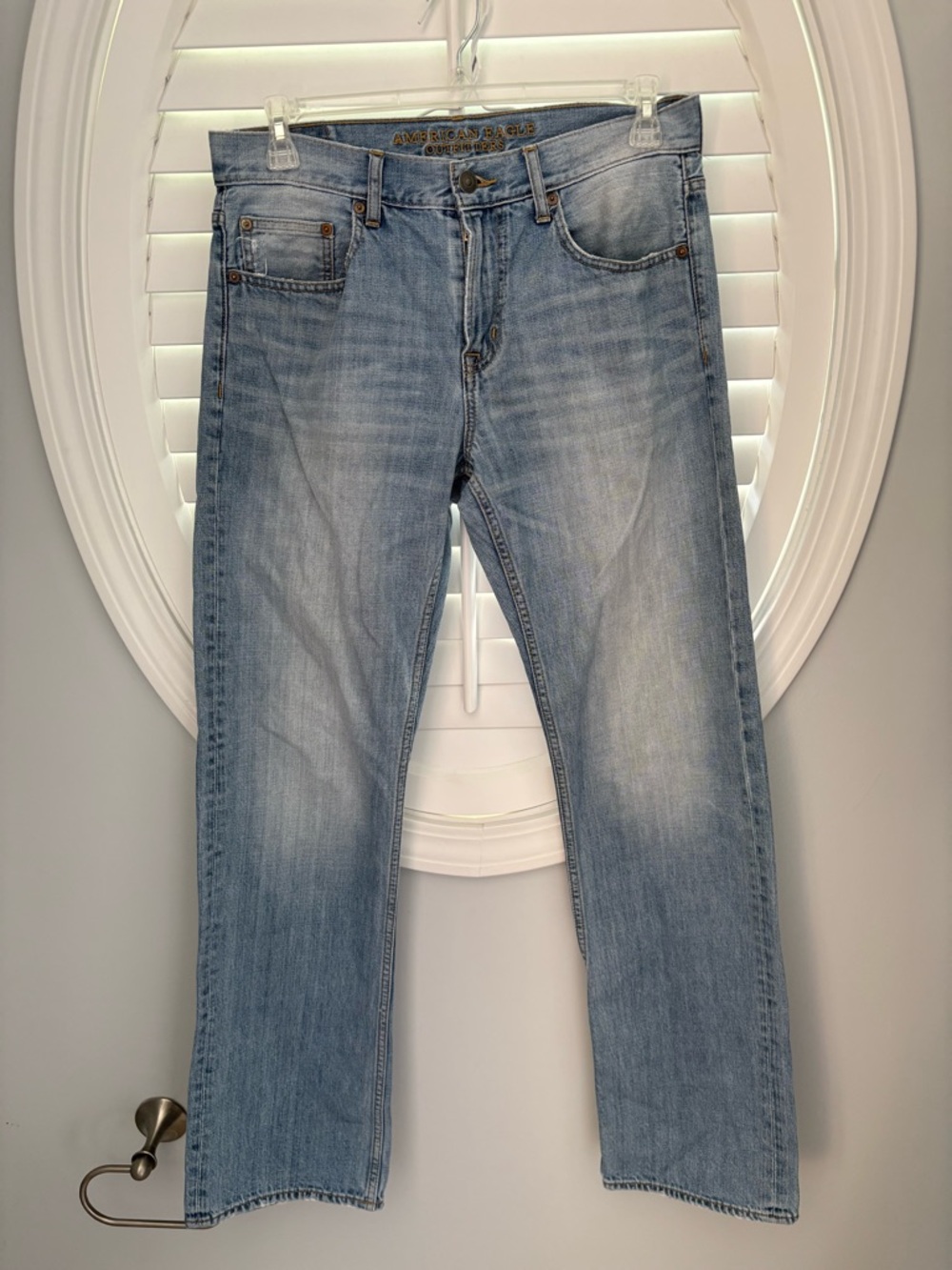 American Eagle men’s light wash bootcut denim jeans size 32 x 36